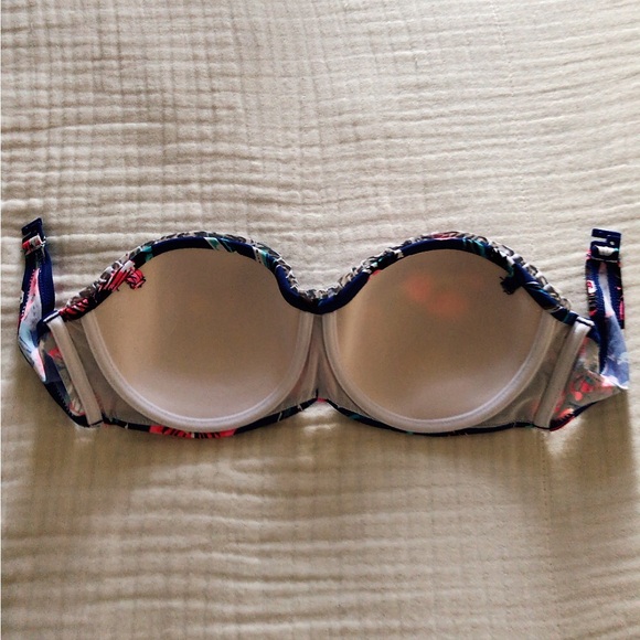 Strapless Ruffled Flower Bikini Top - Picture 2 of 4